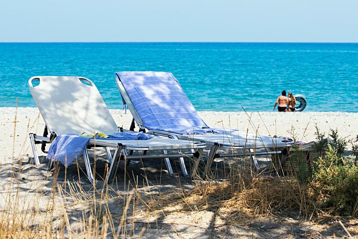 Lito Beach Hotel يورانيون المظهر الخارجي الصورة
